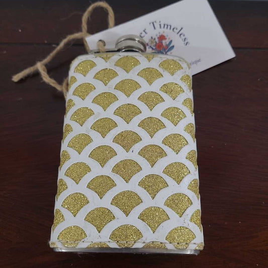 STAINLESS STEEL 5 OZ. FLASK COVEIRED WITH SHINY GOLD & WHITE DESIGN