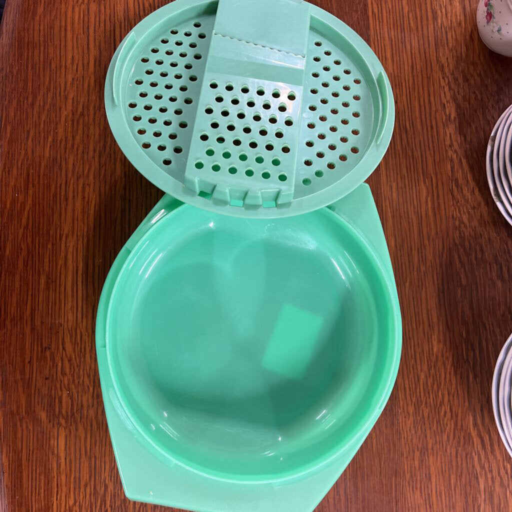 TUPPERWARE JADITE FOOD GRATER
