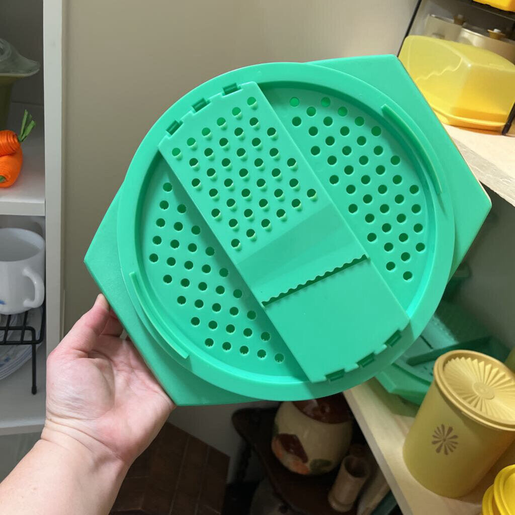 TUPPERWARE JADITE FOOD GRATER