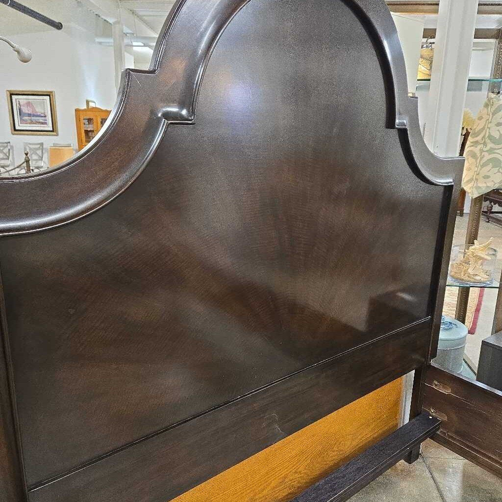 STANLEY FURNITURE QUEEN BED