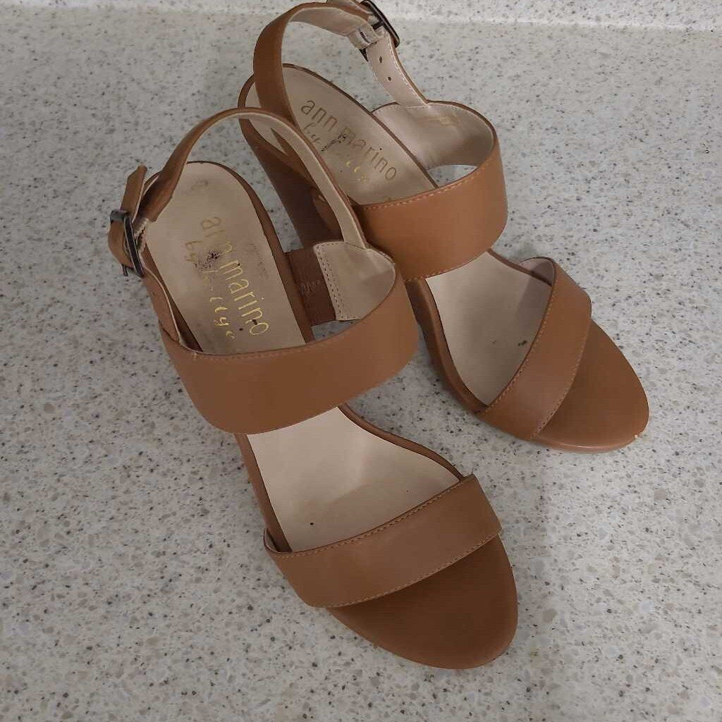 TAN WEDGES