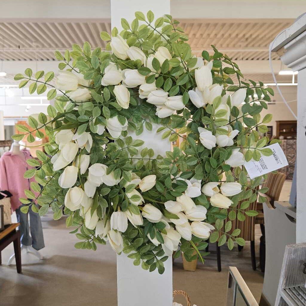 GREEN LEAF & WHITE FLOWER WREATH