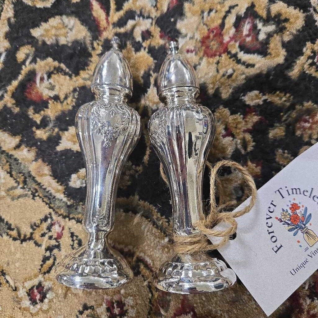 VTG PAIR SILVER PLATED HEAVY ORNATE SALT & PEPPER SHAKERS