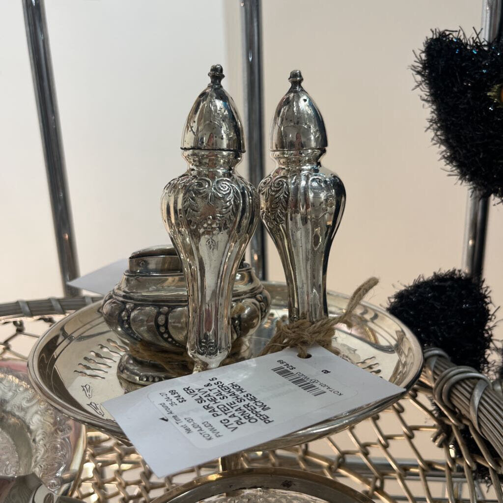 VTG PAIR SILVER PLATED HEAVY ORNATE SALT & PEPPER SHAKERS