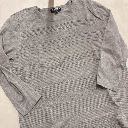 QUARTER SLEEVE GREY TOP