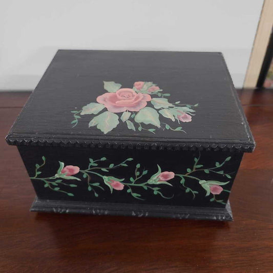 DECORATIVE HAND PTD JEWELLERY/TREASURE BOX BLACK W/PINK ROSES