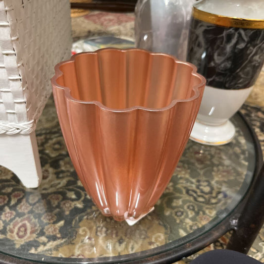 TELEFLORA PEARLESCENT PLEATED RIBBED VASE SCALLOPED EDGE