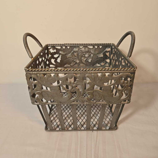 METAL BASKET W/HANDLES