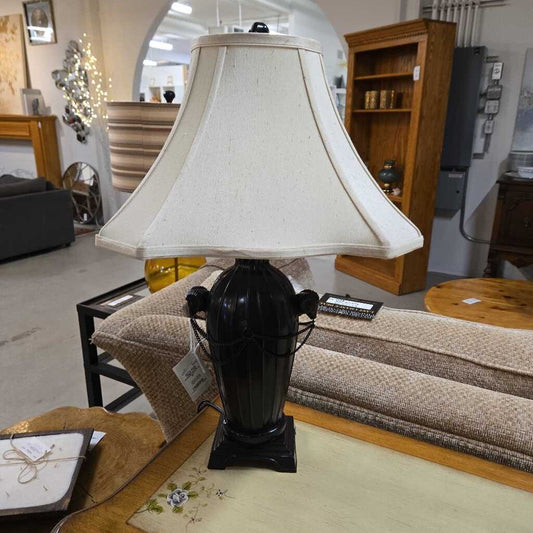 METAL BASE TABLE LAMP W/RAMS HEADS