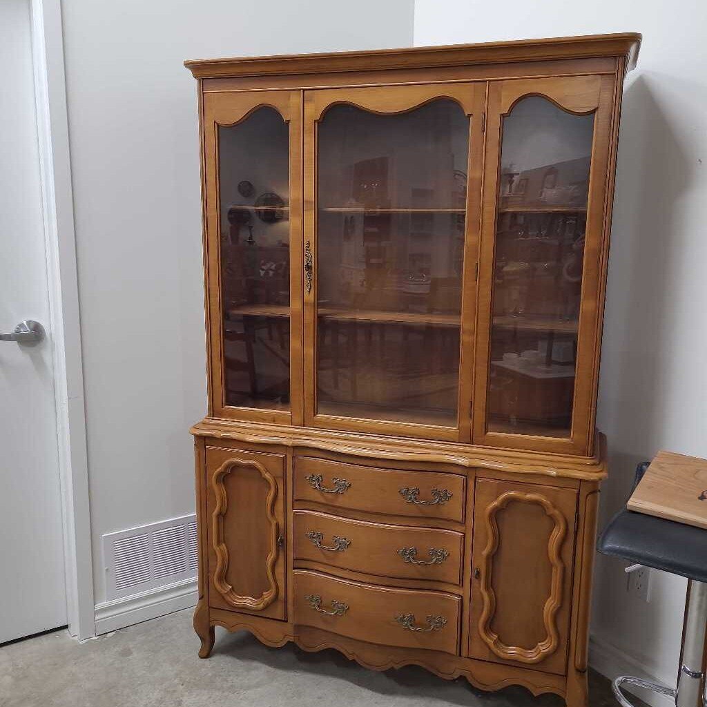 RENCH PROVINCIAL MAPLE HUTCH