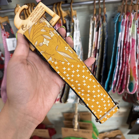 Collar 1.5" Yellow Cross & Floral