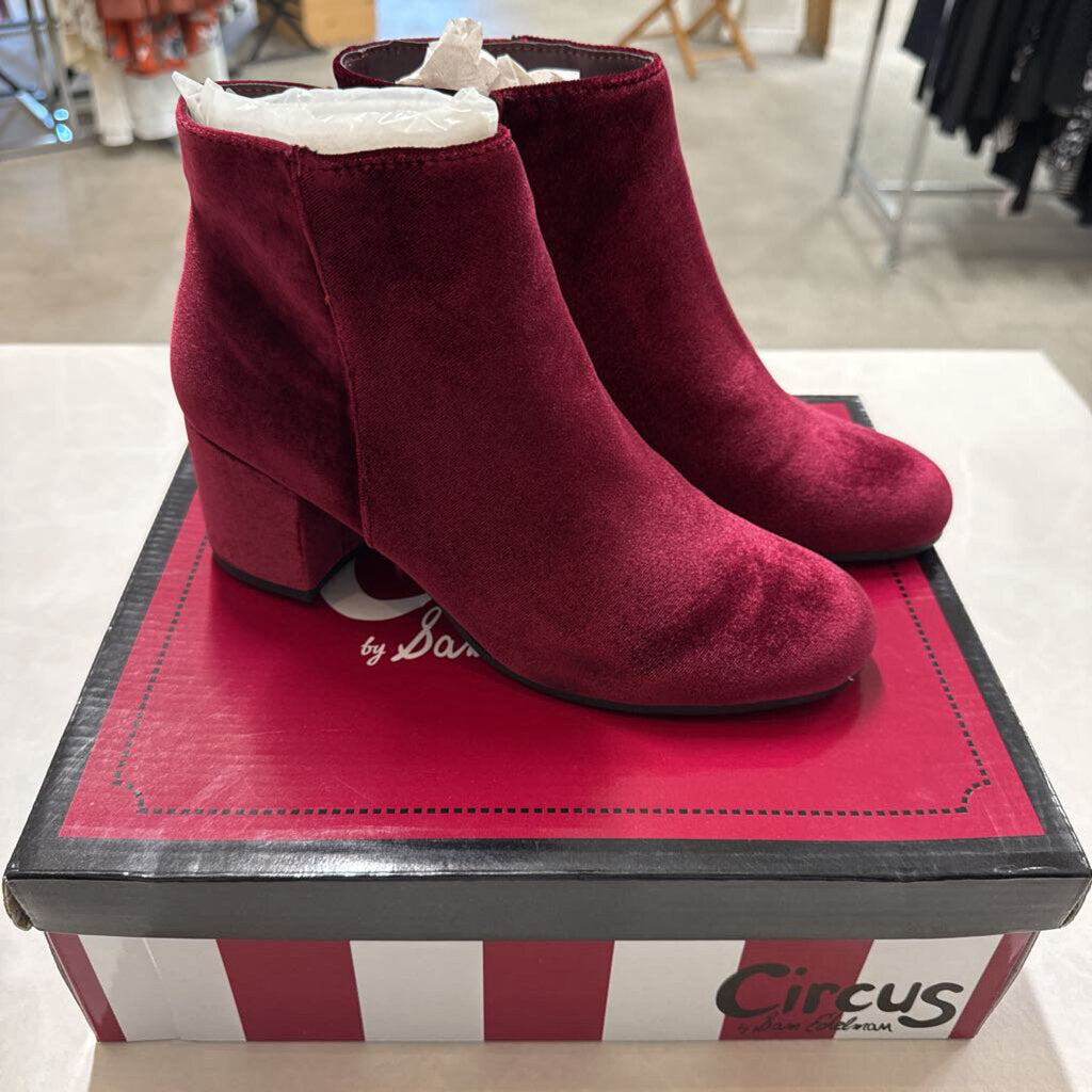 NEVER WORN VELVET ANKLE BOOTS