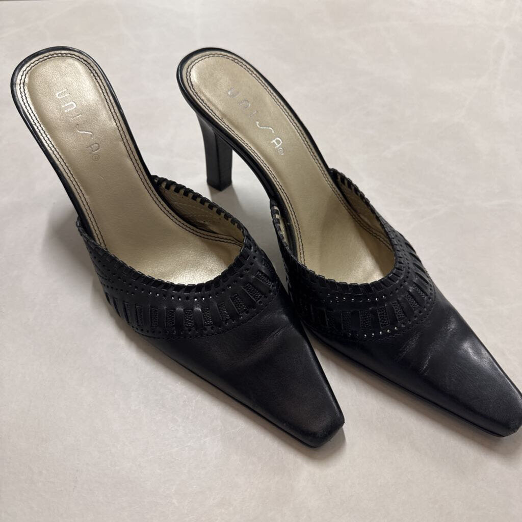 VINTAGE UNISA BLACK LEATHER KITTEN HEELS