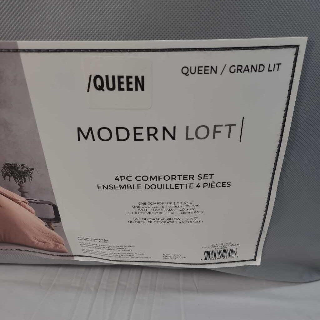 4PC QUEEN COMFORTER SET - NIB
