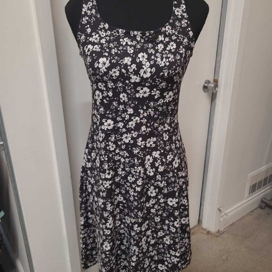 BLACK AND WHITE FLORAL DRESS
