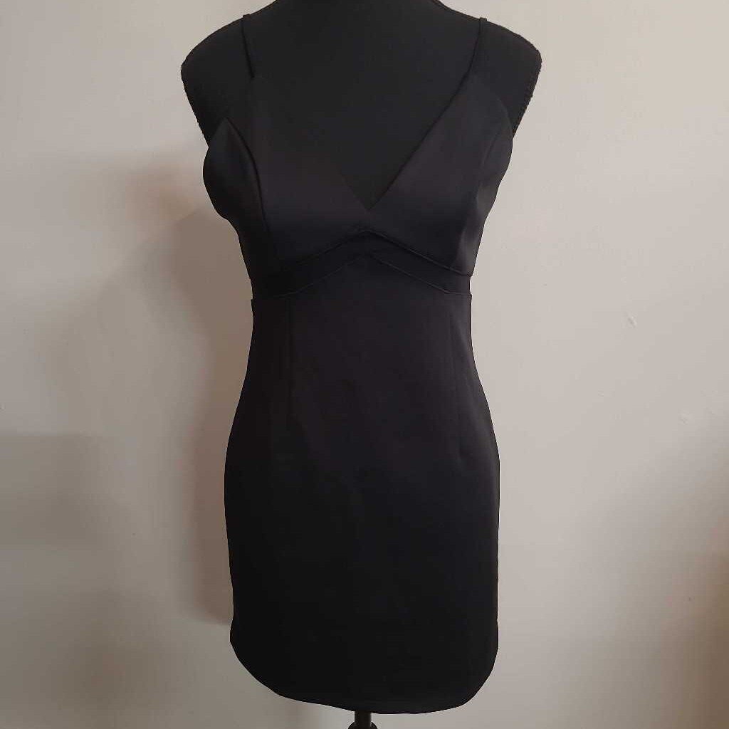SHORT BLACK STRAPLESS DRESS