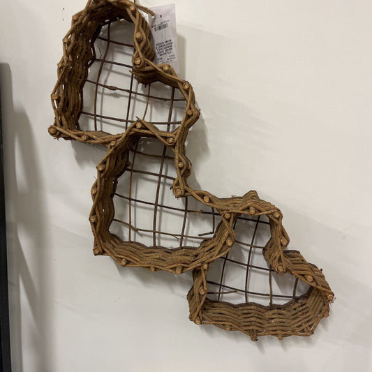VTG WOVEN WICKER WOOD BRANCH/TWIG 3 HEART BASKET