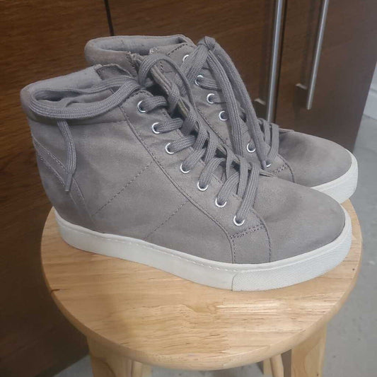 GREY HIGHTOP BOOTS