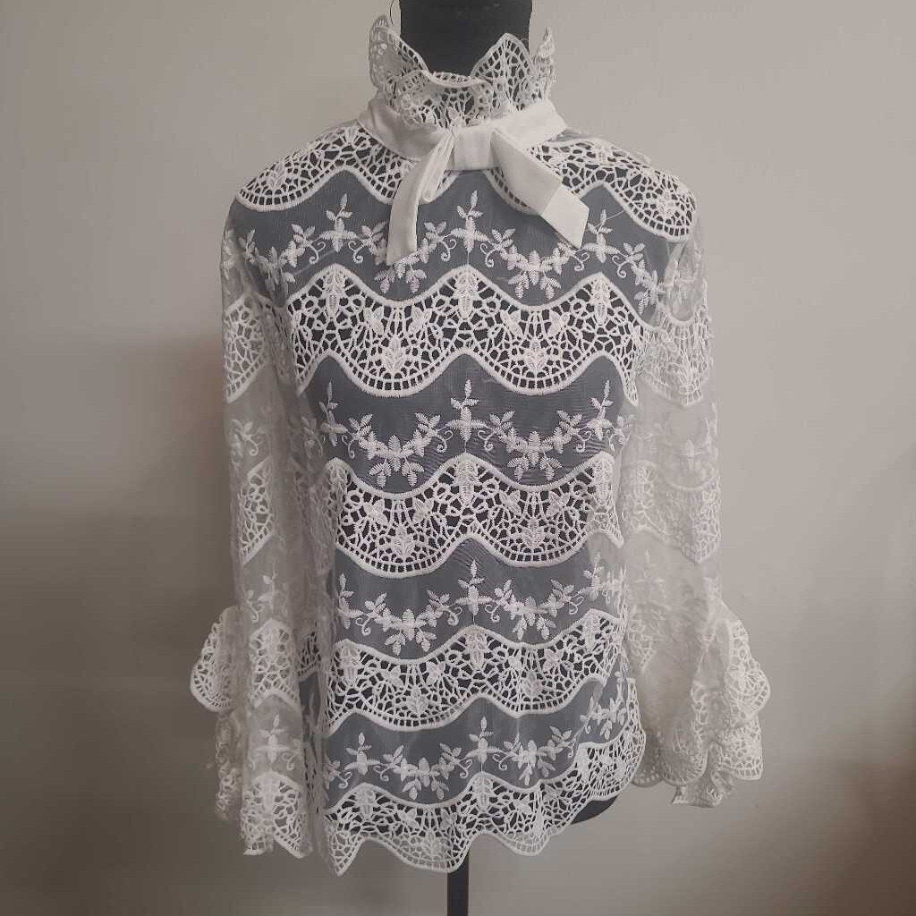 WHITE LACE OPEN BACK BLOUSE