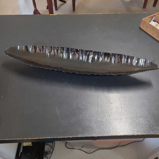 BLACK METAL LEAF DISH