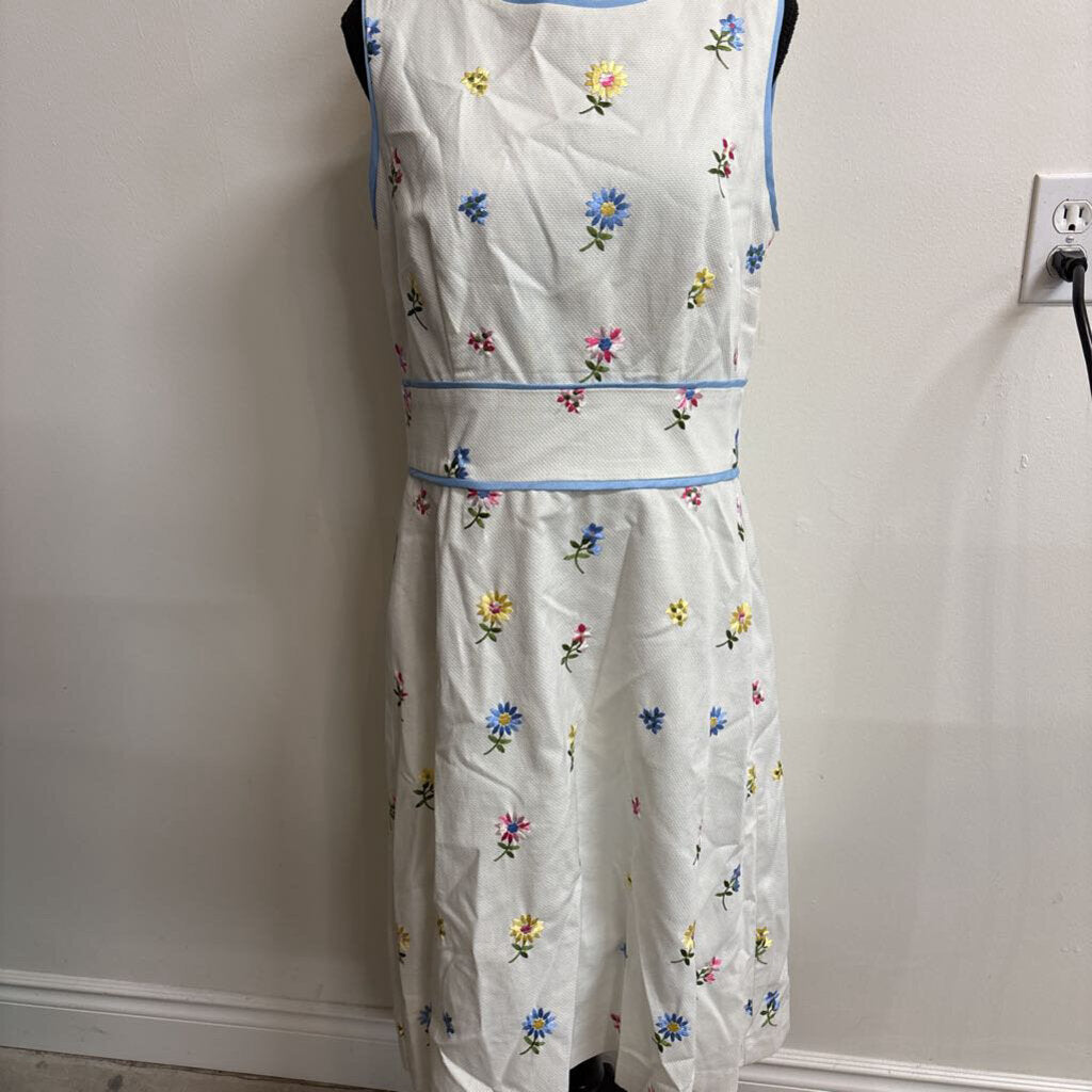EMBROIDERED FLORAL MID-LENGTH DRESS