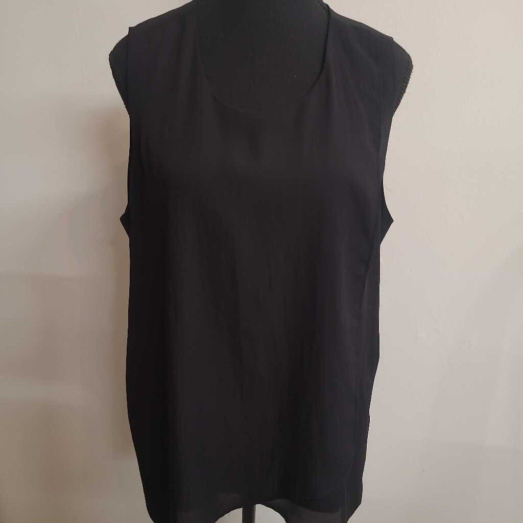 BLACK SLEEVELESS TOP