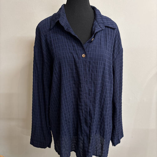 SHEER NAVY COLLARED BUTTON-UP
