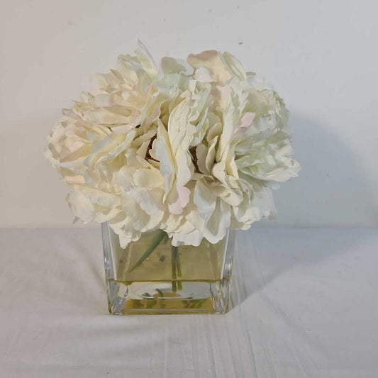 PEONIES IN SQ VASE