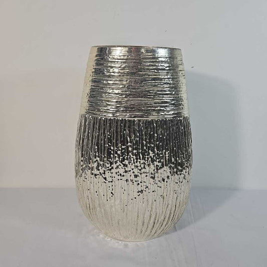 SILVER GLASS RIBBED VASE
