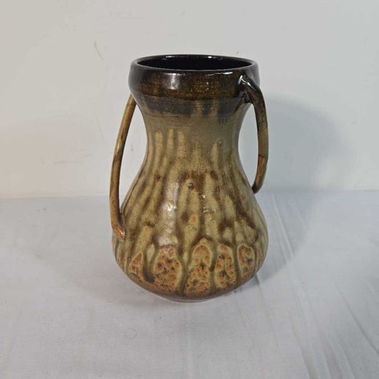 EAGLE RD POTTERY VASE