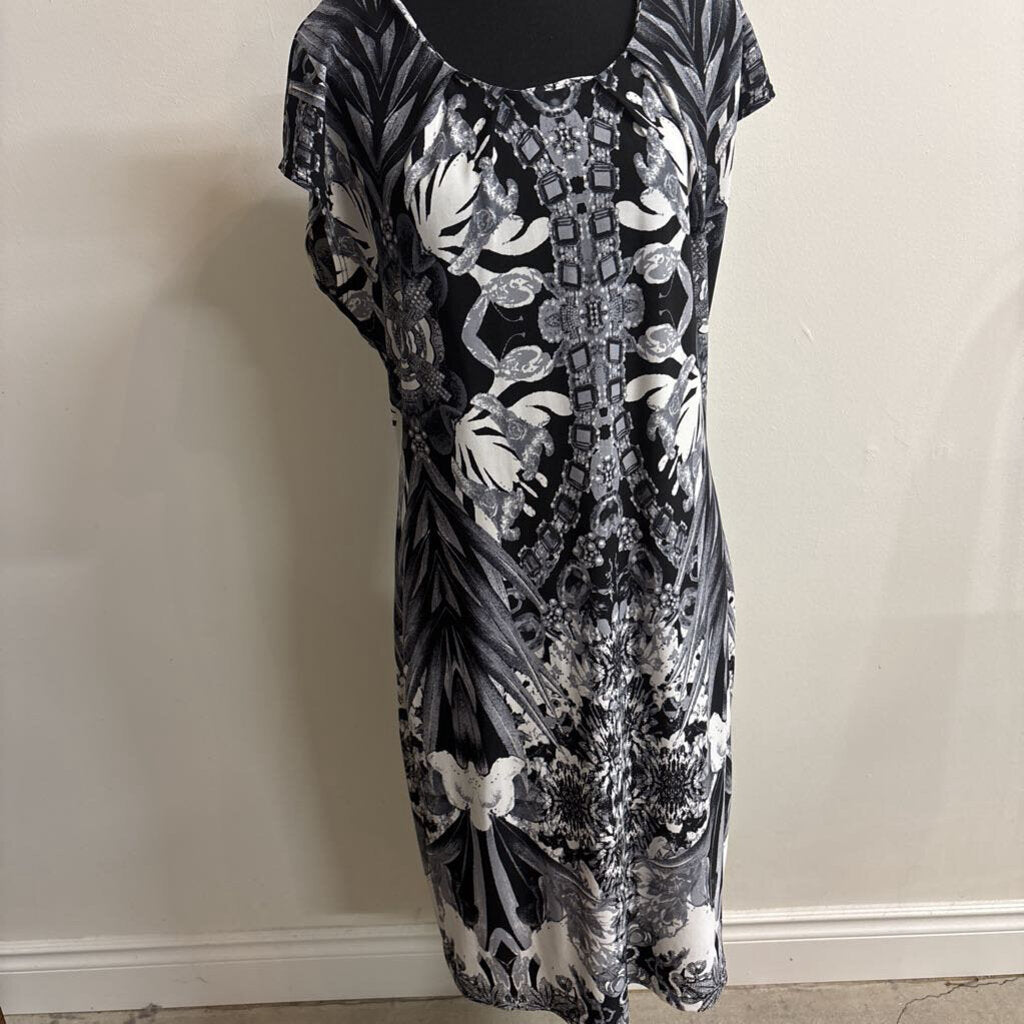 BLACK & WHITE SHORT SLEEVE DRESS