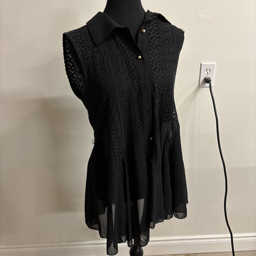 BLACK LACE BUTTON-UP TOP