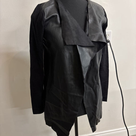 PLEATHER BLACK CARDIGAN