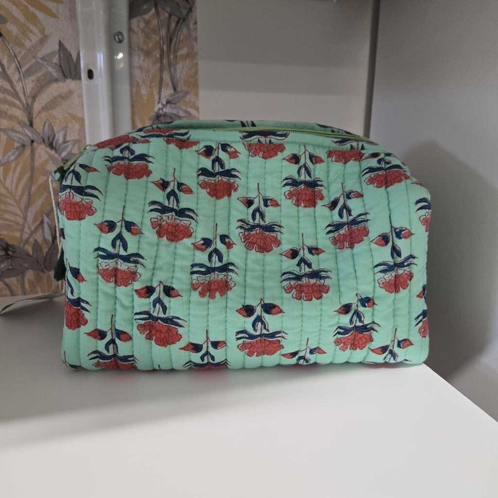 PISTACHIO PETALS POUCH