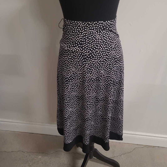 BLACK & WHITE FLARED SKIRT