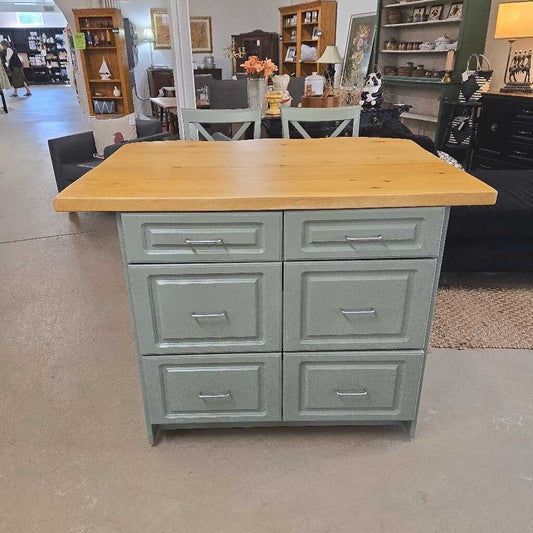 NEWLY MADE ISLAND W/2 BAR STOOLS