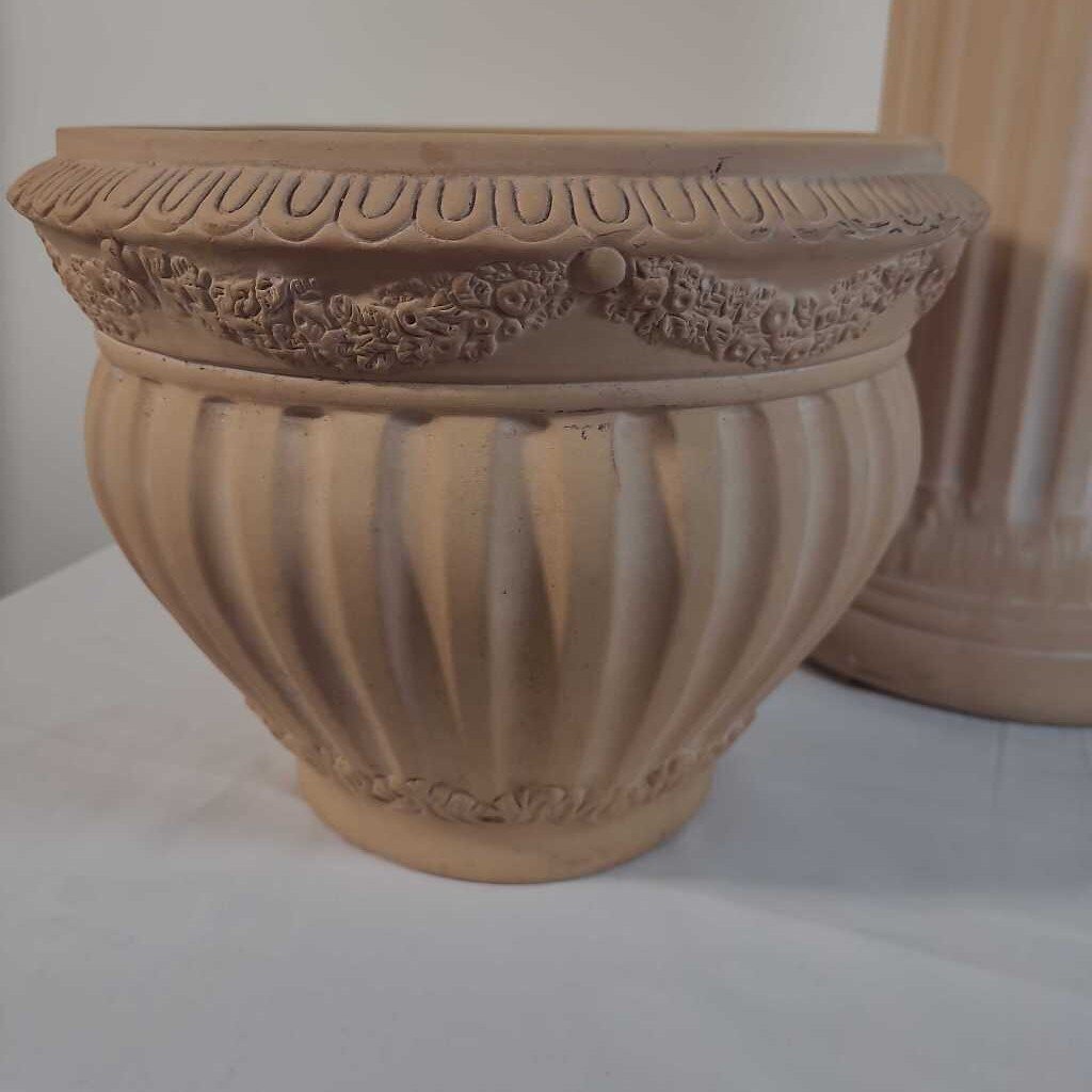 TERRACOTTA FLOWER POT ON PILLAR
