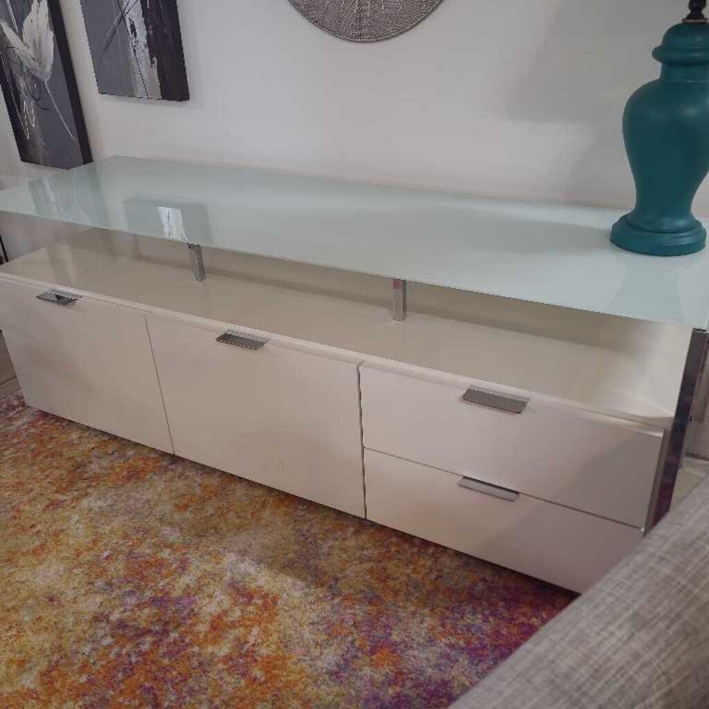 WHITE MELAMINE & CHROME MEDIA UNIT