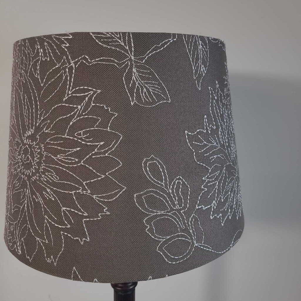 BROWN LAMP W/LEAF STITCHE SHADE