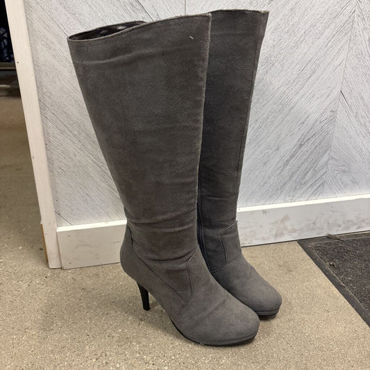 GREY SUEDE KNEE-HIGH HEELS