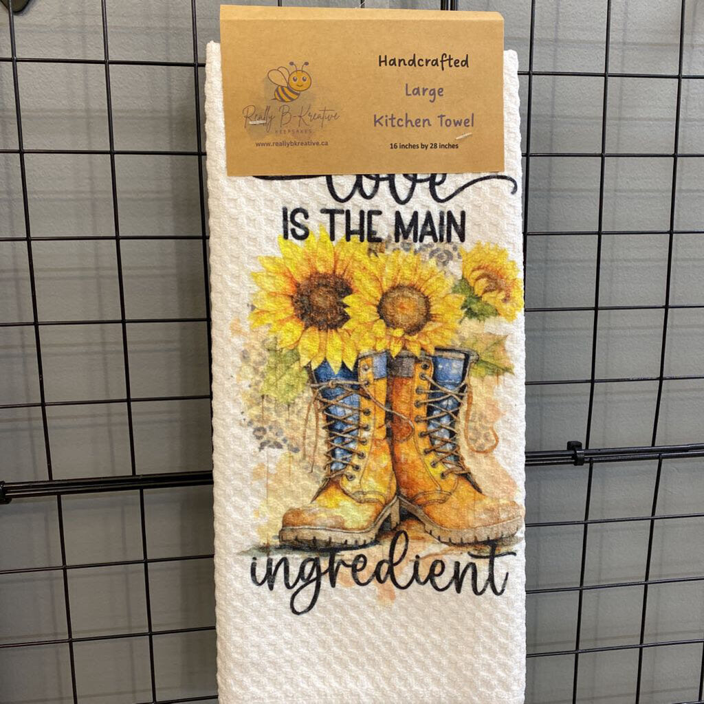 TOWEL - LOVE IS THE MAIN (BOOTS)