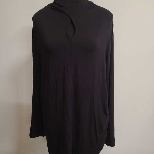 LONG SLEEVE BLACK TOP