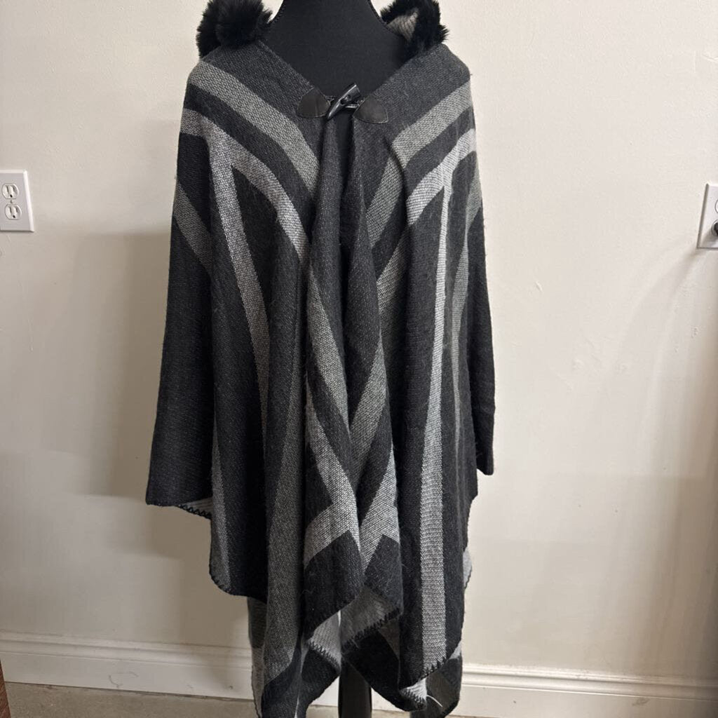 BLACK AND WHITE HOODED PONCHO