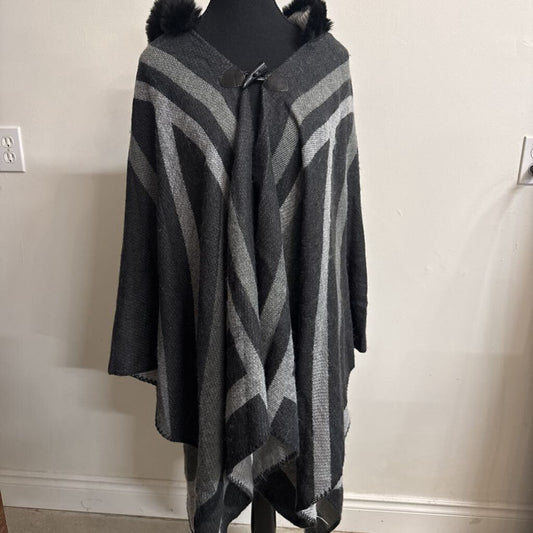 BLACK AND WHITE HOODED PONCHO