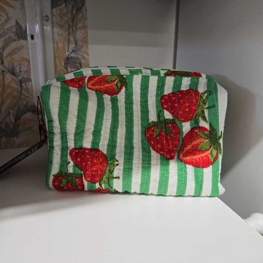 SWEET GREEN BERRY POUCH