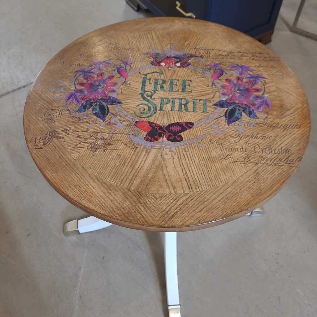 NEWLY REFINISHED ROUND ACCENT TABLE