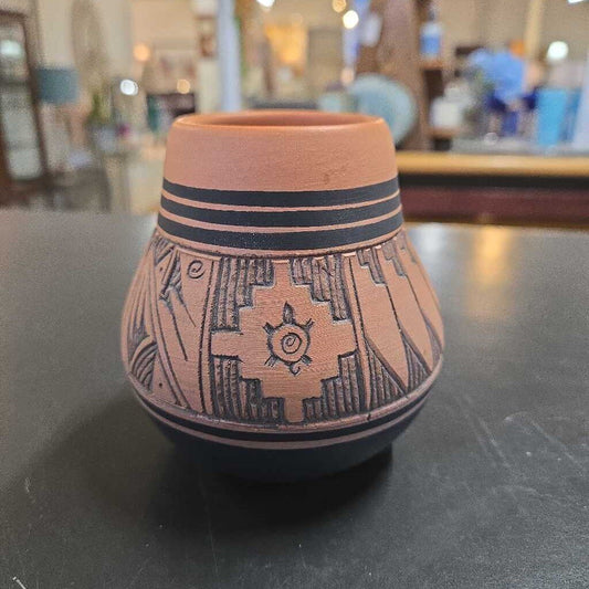 SM NAVAJO RED CLAY POT