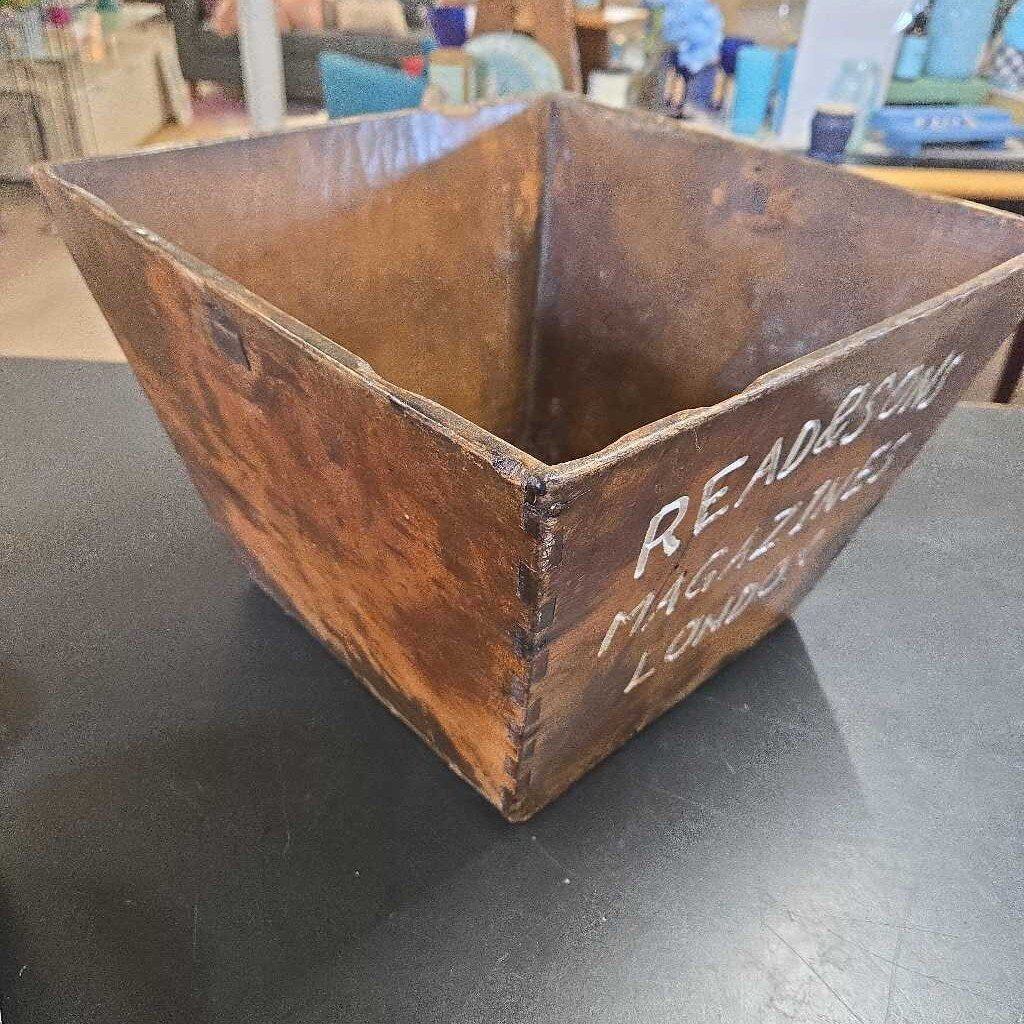 READ & SONS MAGAZINES LONDON BOX