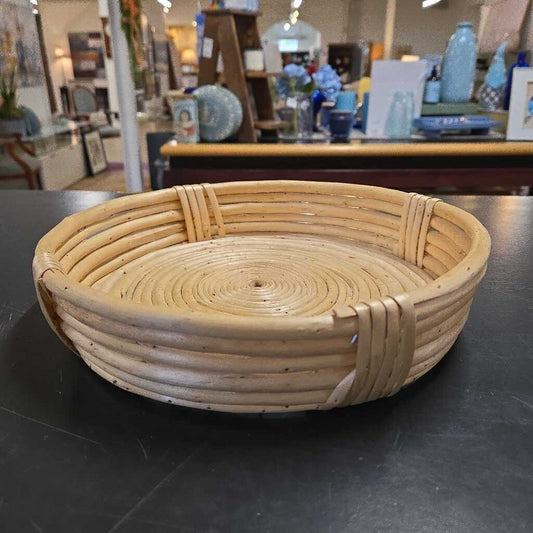 ROUND RATTAN TRAY