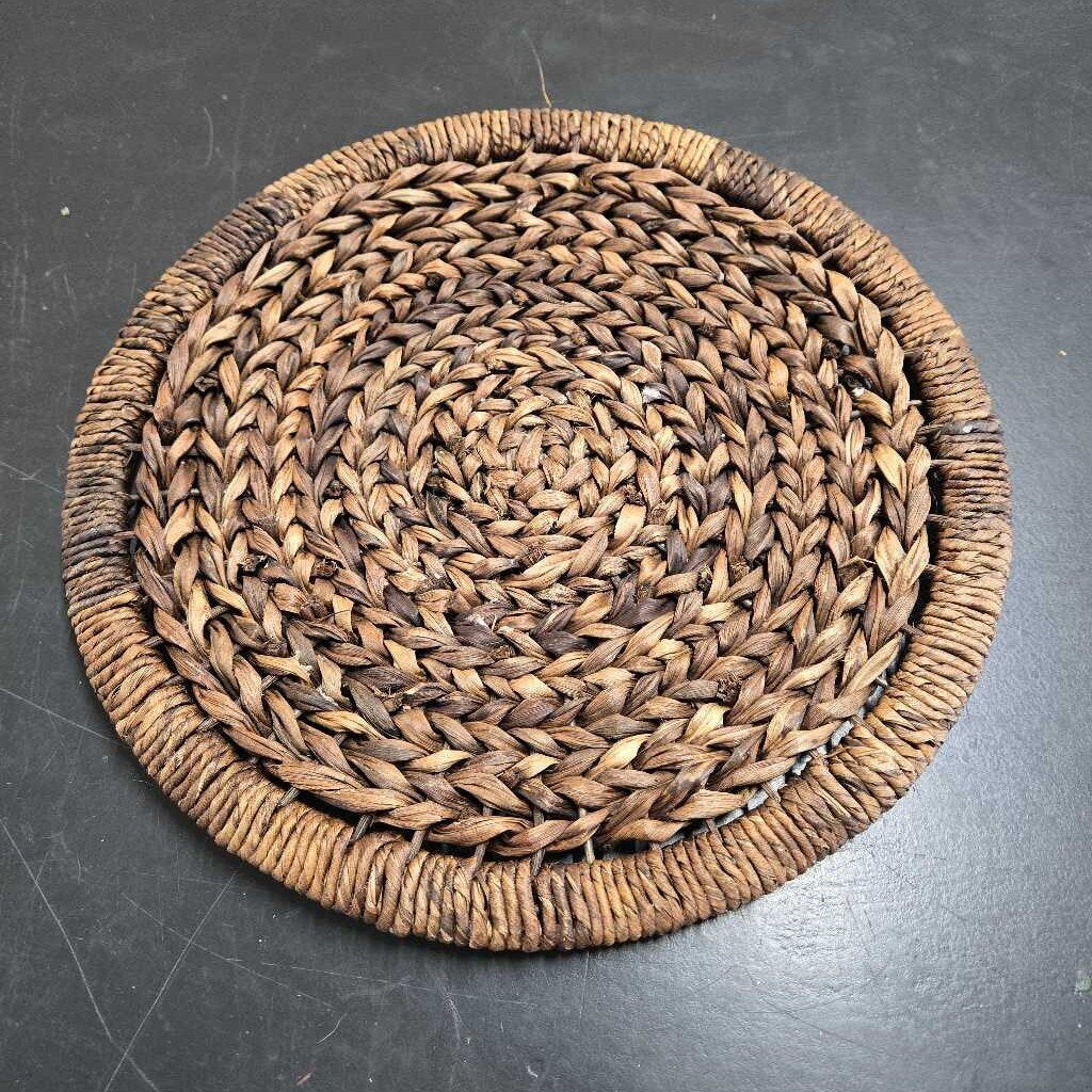 DARK WOVEN TRIVET